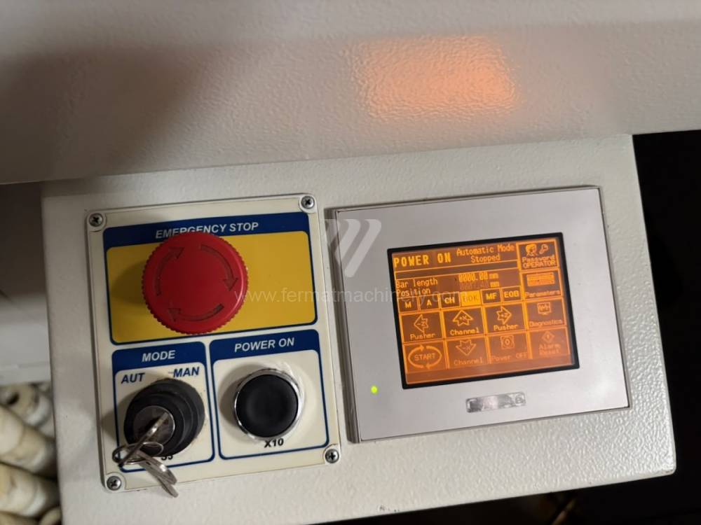 Drehmaschine / CNC Multi-achsige / GENOS L300E-MY