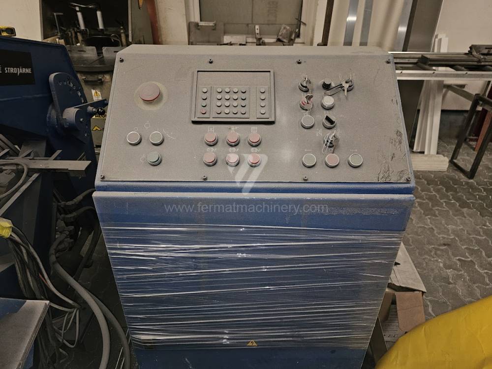 XOS 4000/2