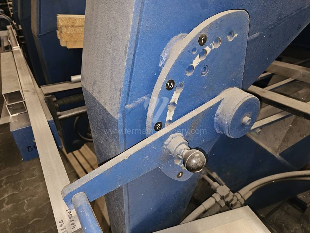 XOS 4000/2