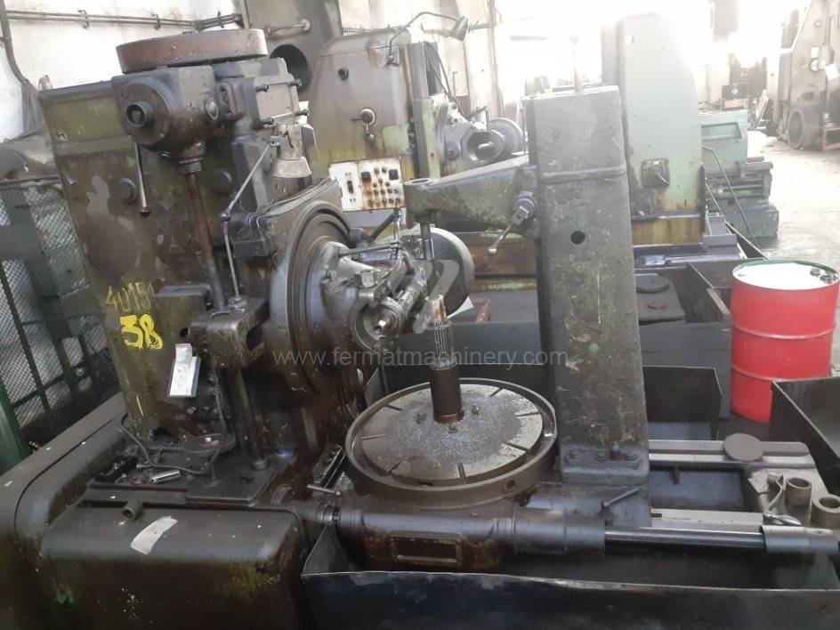 Maquinaria para fabricación de engranajes / Máquina de tallar engranajes por fresa-madre / FO 10