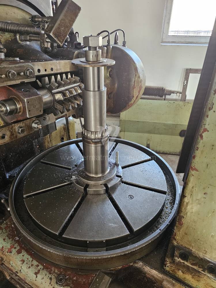 Maquinaria para fabricación de engranajes / Máquina de tallar engranajes por fresa-madre / FO 10