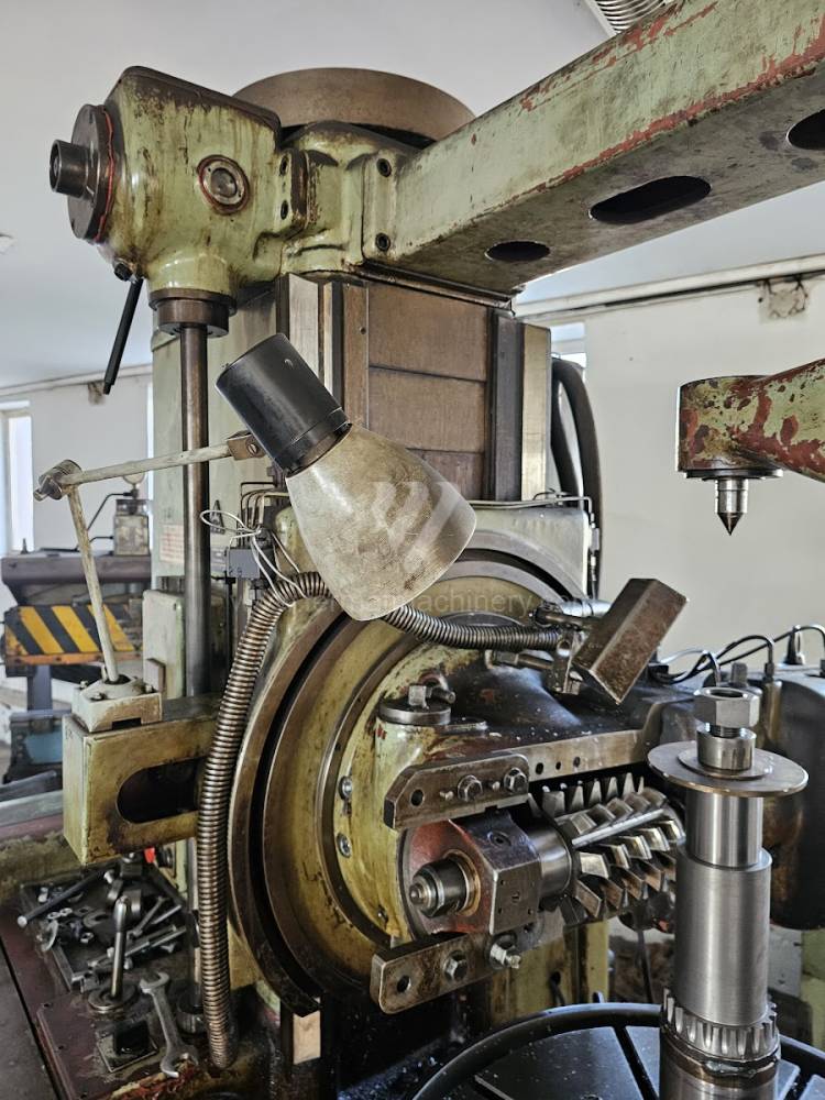 Maquinaria para fabricación de engranajes / Máquina de tallar engranajes por fresa-madre / FO 10