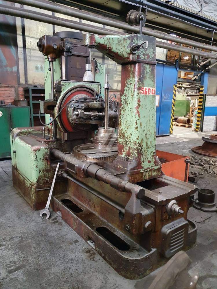 Maquinaria para fabricación de engranajes / Máquina de tallar engranajes por fresa-madre / FO 10