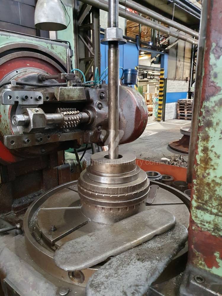 Maquinaria para fabricación de engranajes / Máquina de tallar engranajes por fresa-madre / FO 10