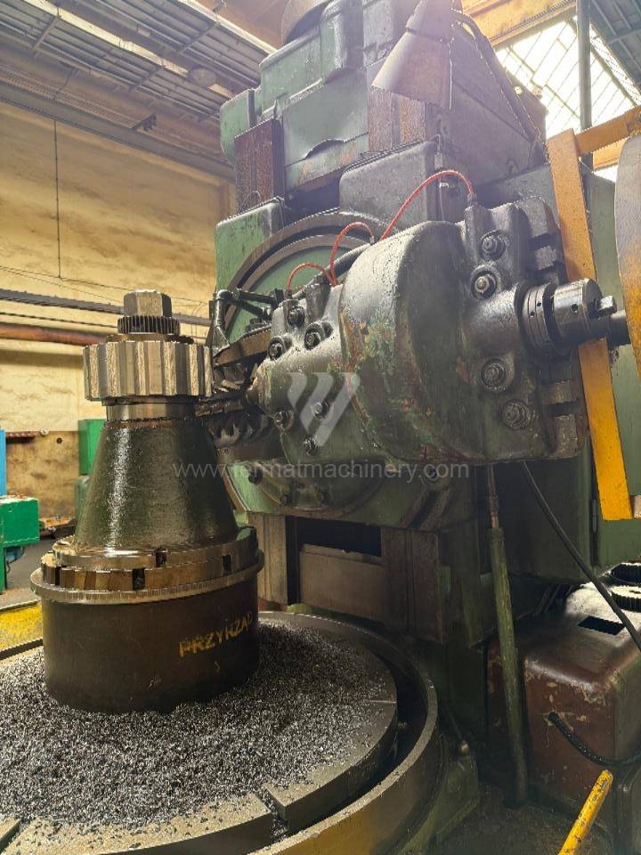 Maquinaria para fabricación de engranajes / Máquina de tallar engranajes por fresa-madre / FO-16