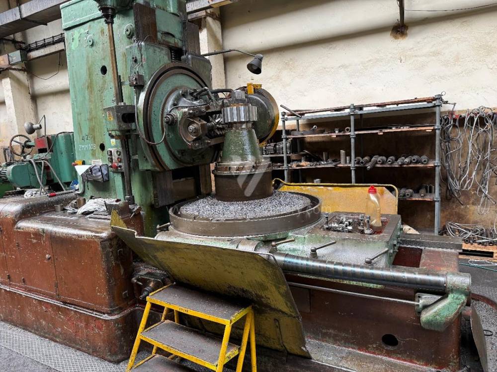 Maquinaria para fabricación de engranajes / Máquina de tallar engranajes por fresa-madre / FO-16