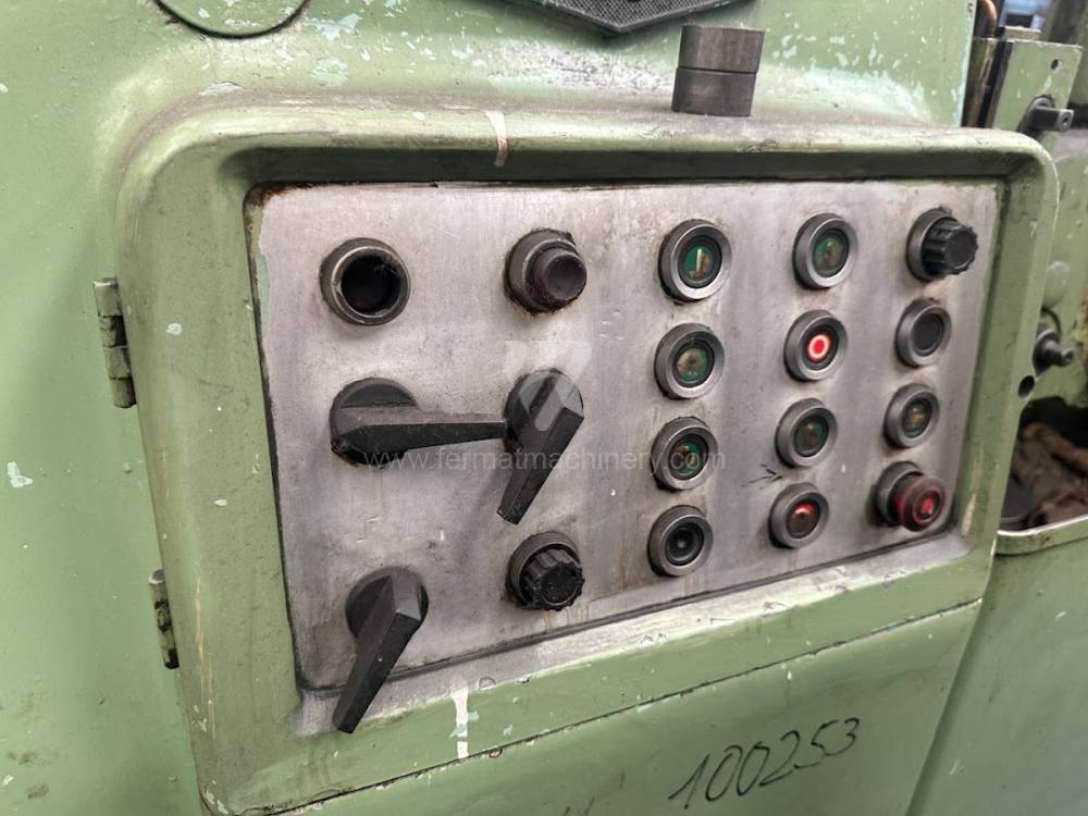 Maquinaria para fabricación de engranajes / Máquina de tallar engranajes por fresa-madre / FD 500
