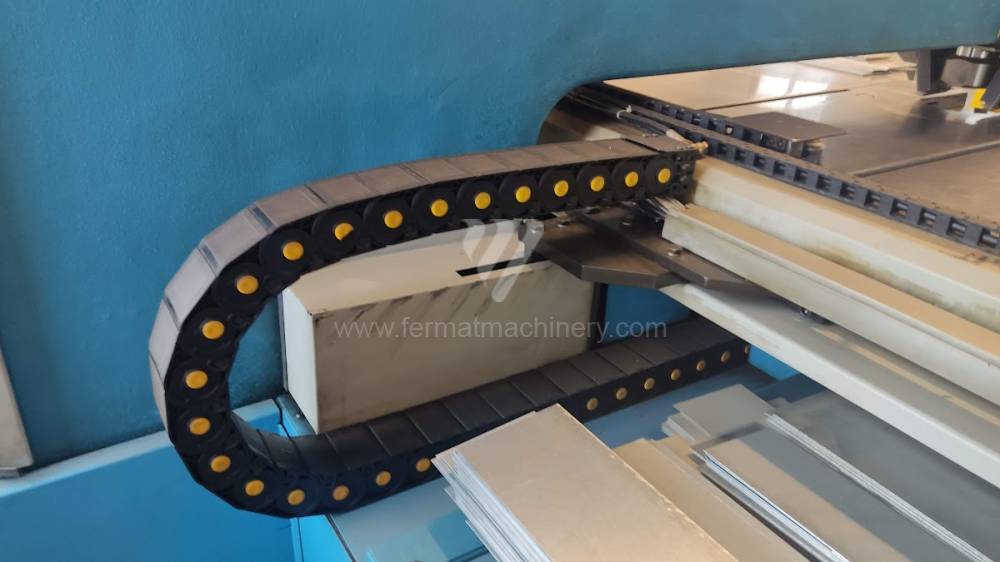 Misceláneas / Máquina de corte y punzonado / CX 1000/30