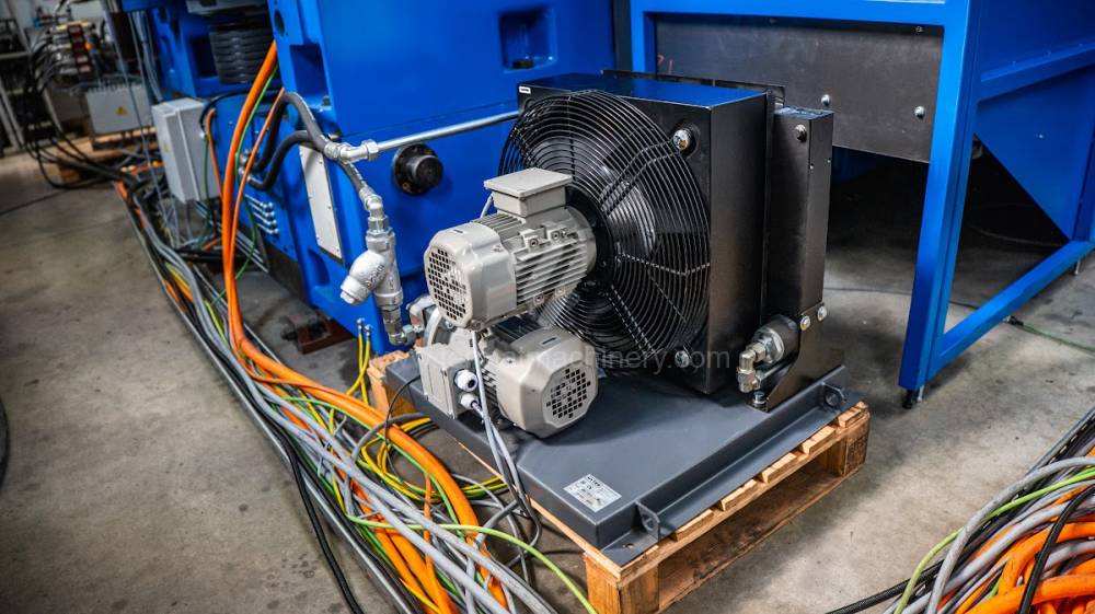 SKIQ 16 CNC