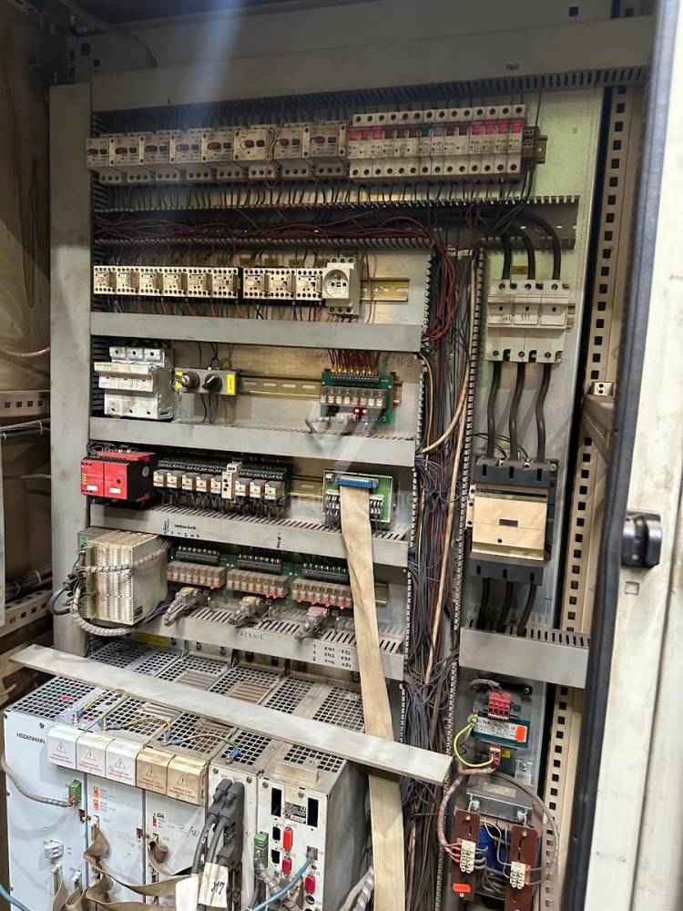 Vízszintes fúrómaró / Asztallapos - orsóátmérő 90 mm - től nagyobb / WHN 13