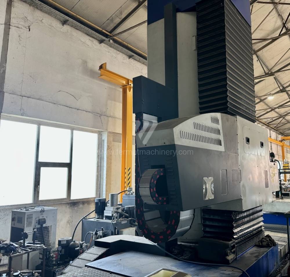 Vízszintes fúrómaró / Asztallapos - orsóátmérő 90 mm - től nagyobb / WHN 13 P CNC