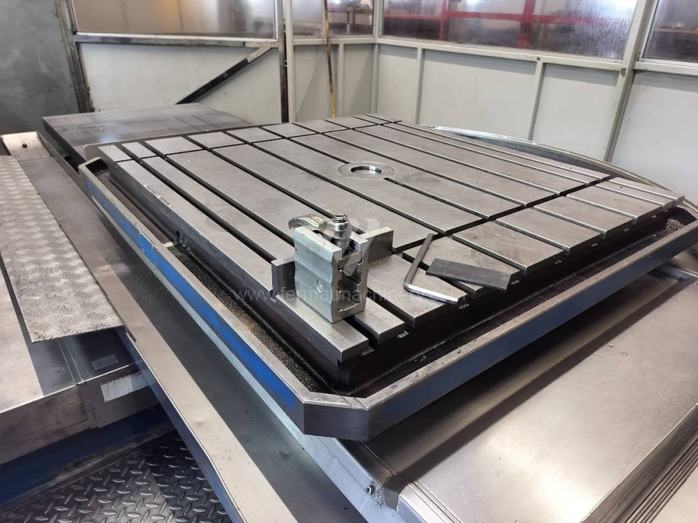Vízszintes fúrómaró / Asztallapos - orsóátmérő 90 mm - től nagyobb / WH 105 CNC