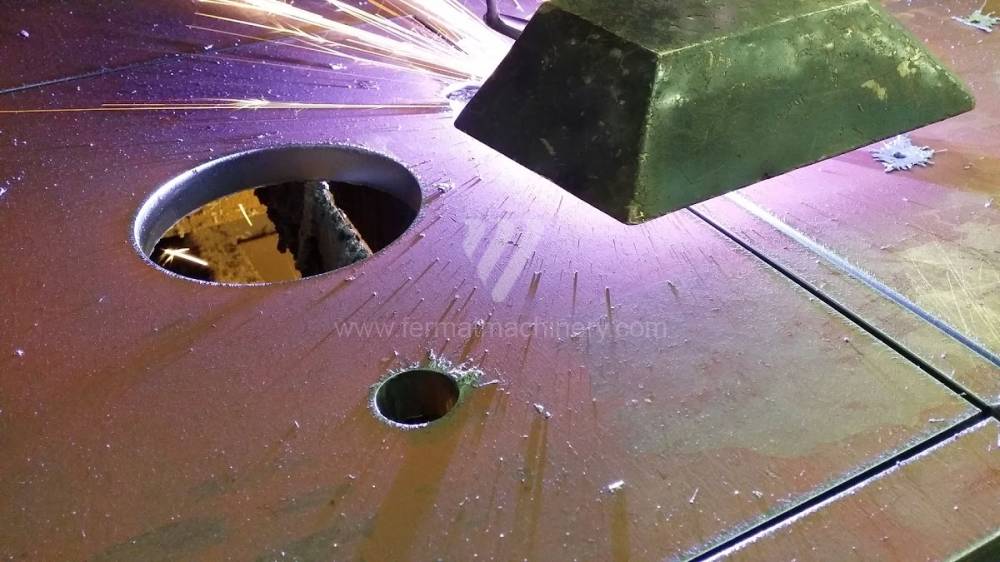 Attrezzature di taglio / Altro / Plazmový řezací stroj NESSAP Klima 1600