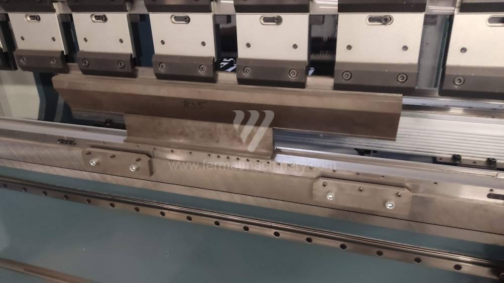 AD-R 2060
