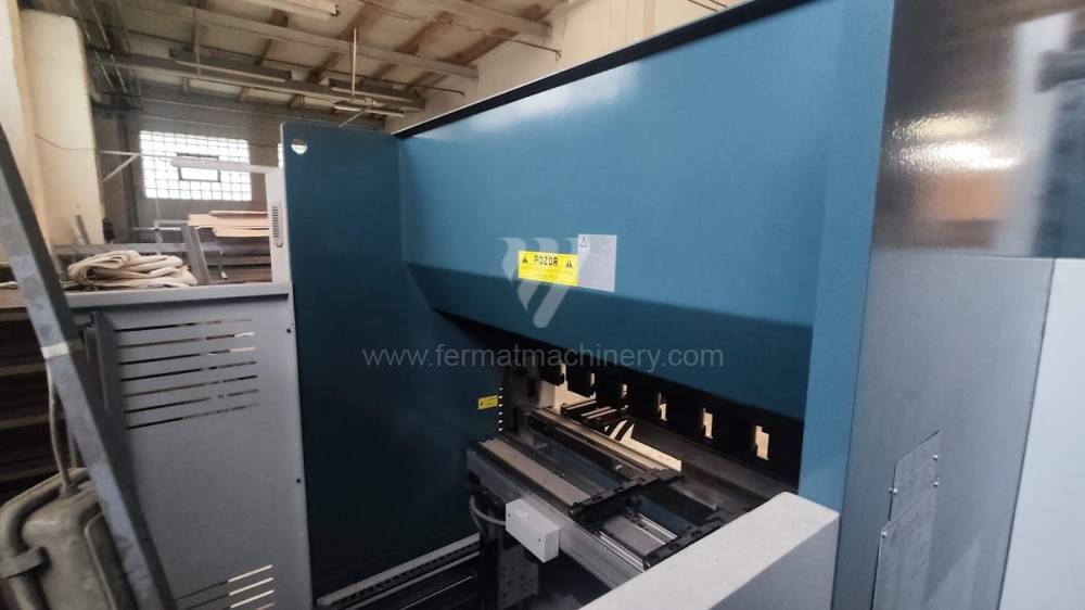 AD-R 2060