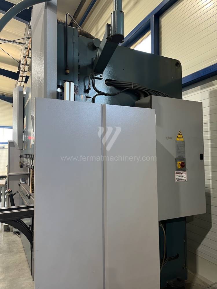 AD-R 30175