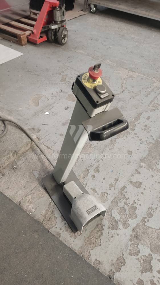 AD-R 2060