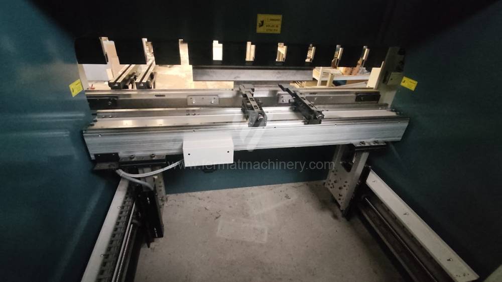 AD-R 2060